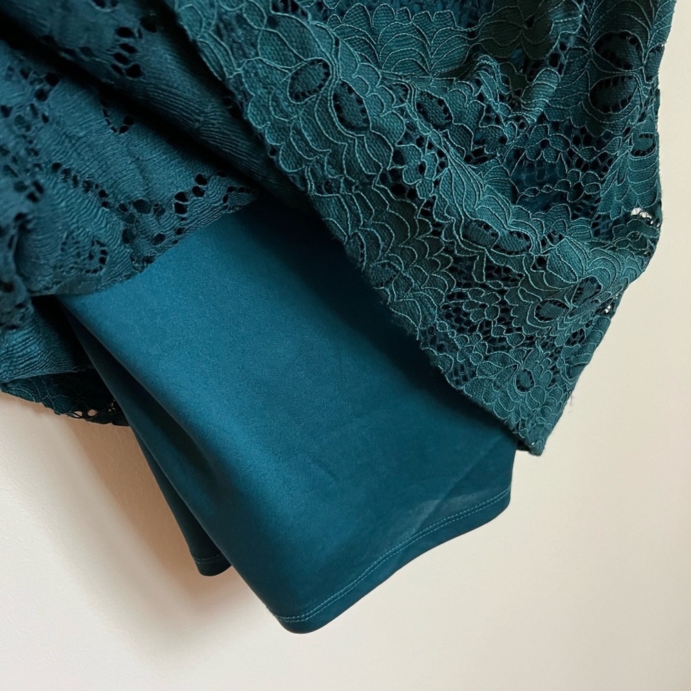 Adrianna Papell Emerald Green Lace Top - Picture 6 of 7